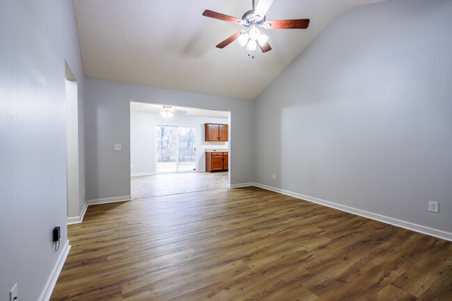 Foto del edificio - NOW AVAILABLE!!  Quaint 3 Bed, 2 Bath Home...