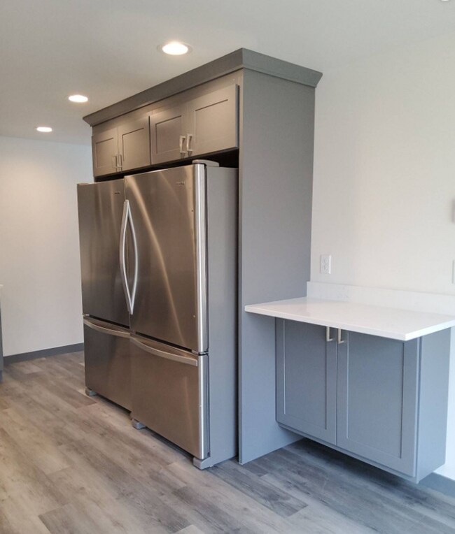 Foto del edificio - 1611 Lakeway Dr