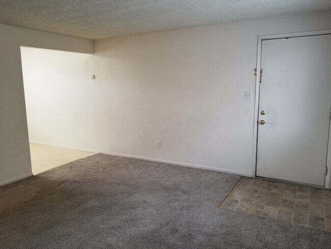 Building Photo - 3508 Woodside Dr