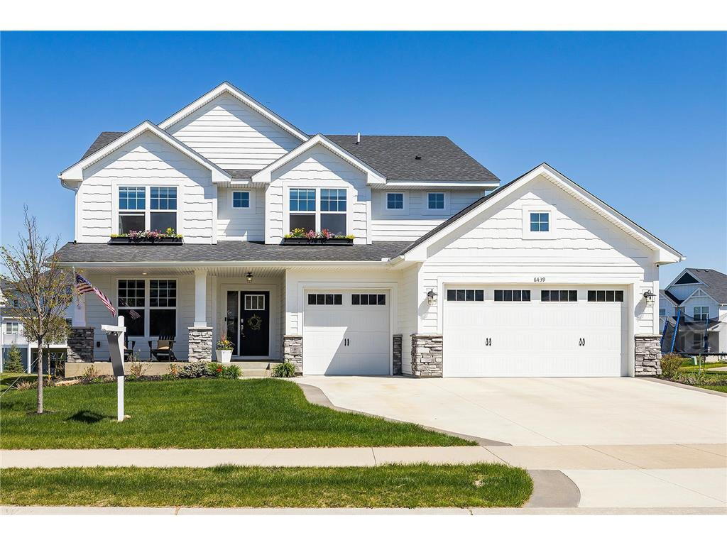 Primary Photo - Better than New 4 Bed Home in Inver Grove ...