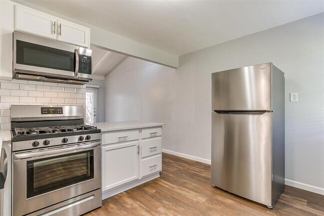 Building Photo - 5233 Curzon Ave