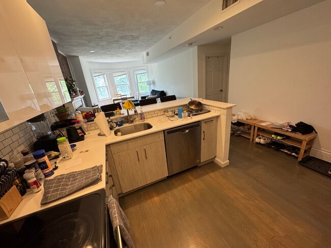 Building Photo - 1402 Beacon St