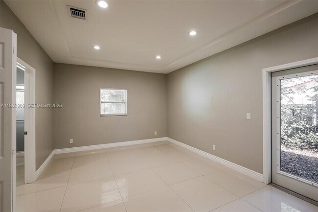 Building Photo - 2835 NW 14th St