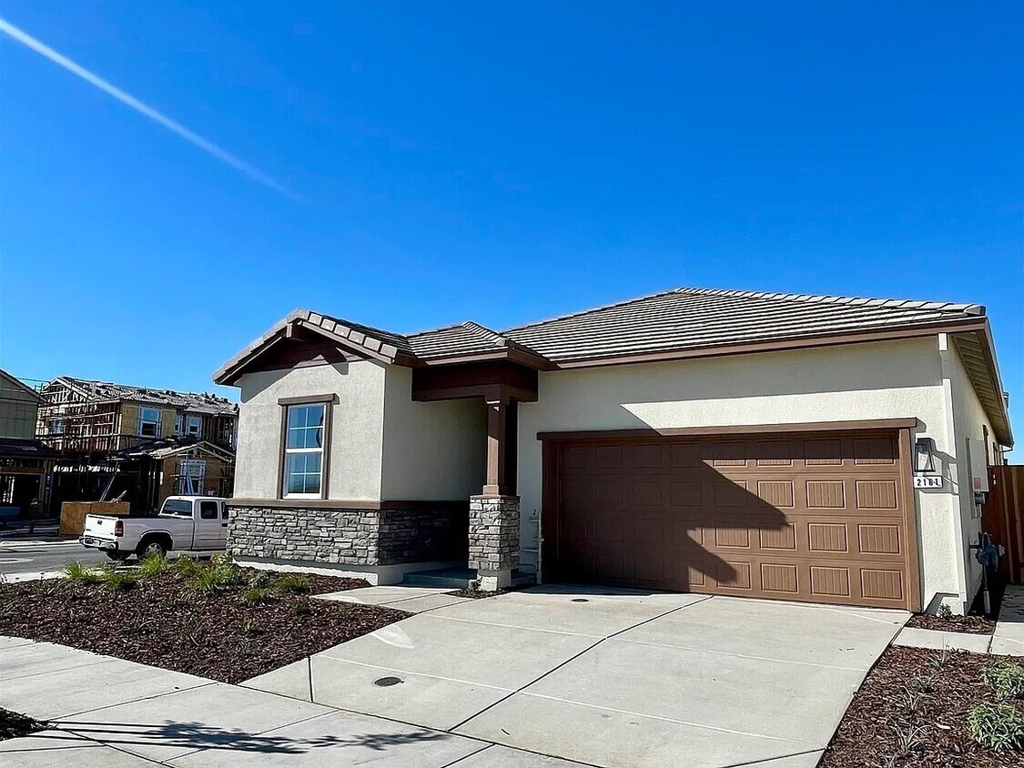 Foto principal - 2161 Gentle Rain Dr