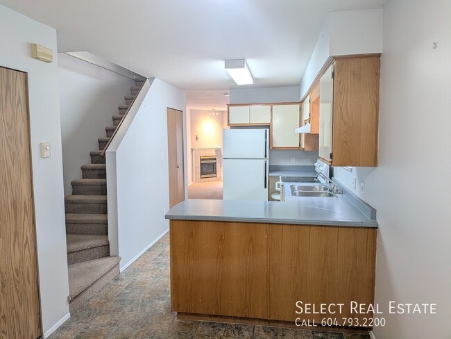 Building Photo - 9235 Woodbine St