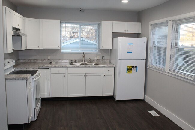 Building Photo - Newly Remodeled 2 BR near University Of Indy!
