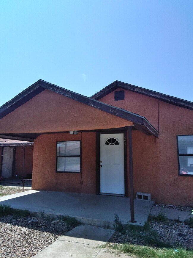 Building Photo - 907 N Avenue K