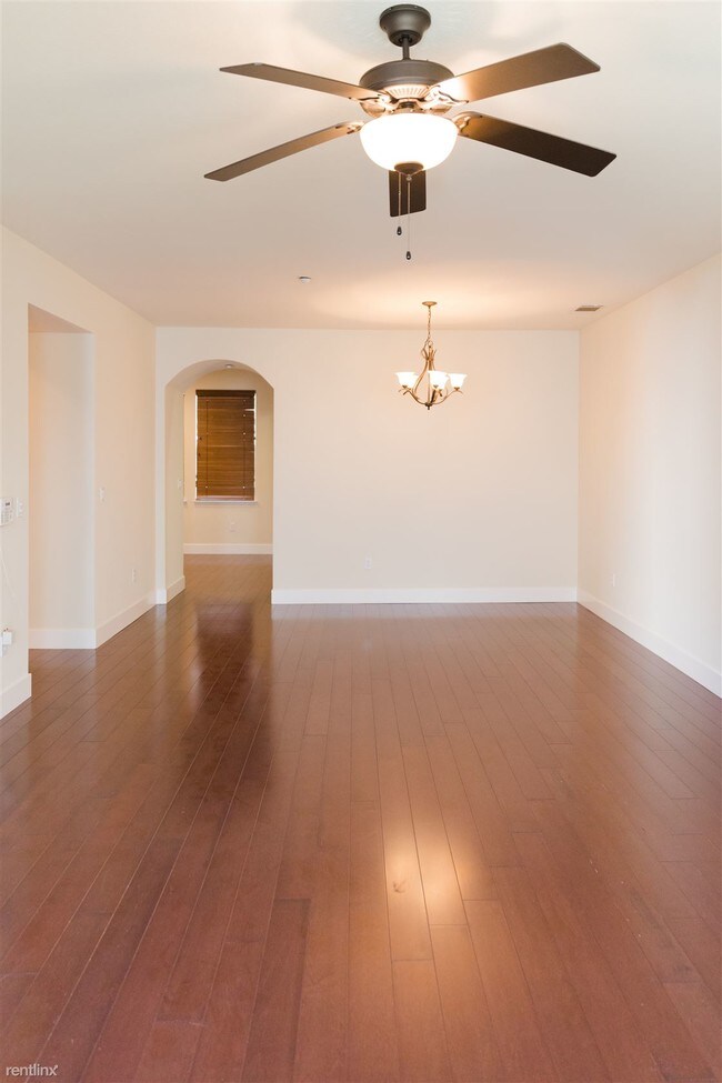 Building Photo - 429 Topaz Terrace