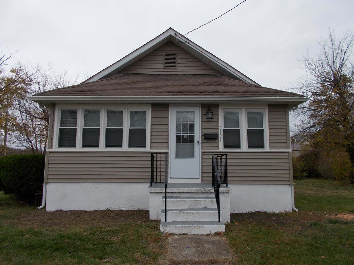 Primary Photo - 6101 Magnolia Ave