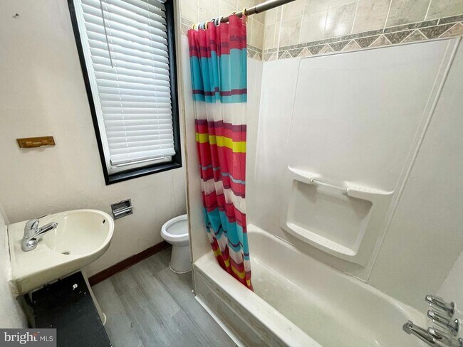 Foto del edificio - 3244 E St