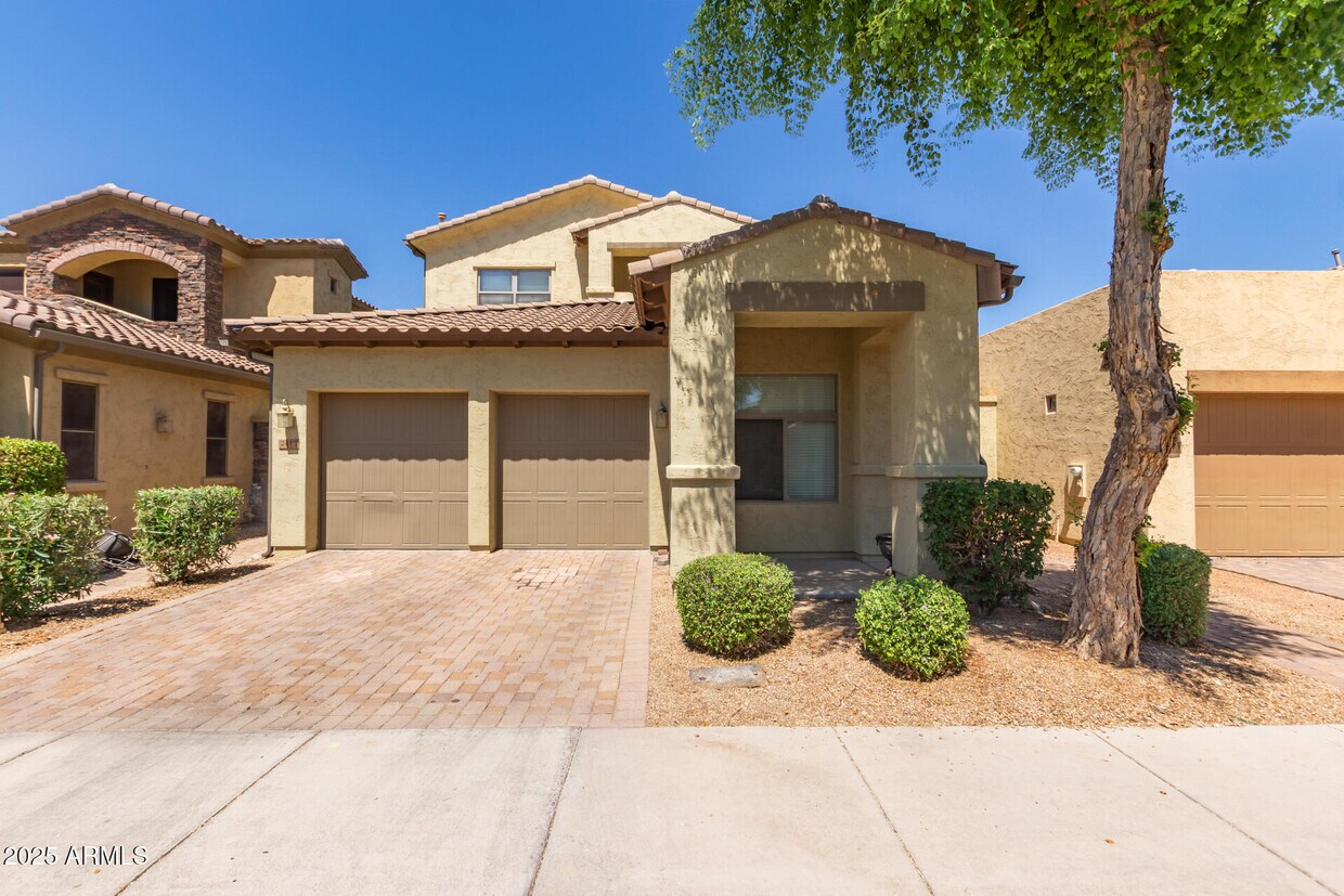 Foto principal - 2417 N 142nd Ave