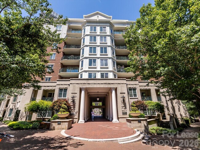 Foto del edificio - 300 W 5th St