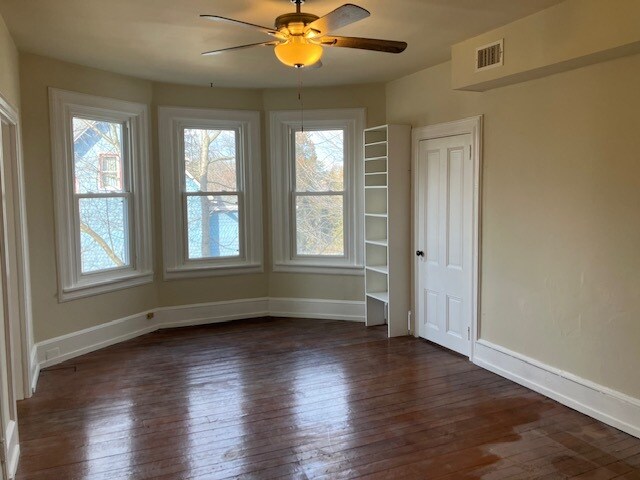 Dormitorio - 1511 Spring Ave