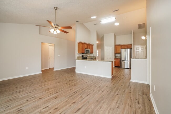 Building Photo - 2731 Creek Ridge Dr