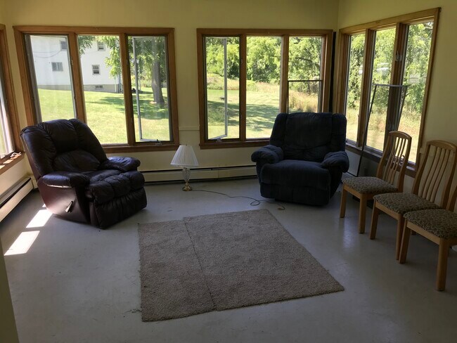 Building Photo - 165 Kendall Ave