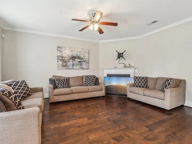 Building Photo - Stunning 4BR House in Columbia