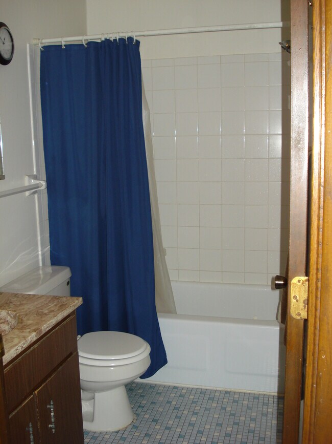 Building Photo - 8061 Pleasant View Dr