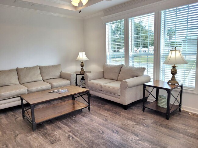 Foto del edificio - 6429 Forest Lake Dr