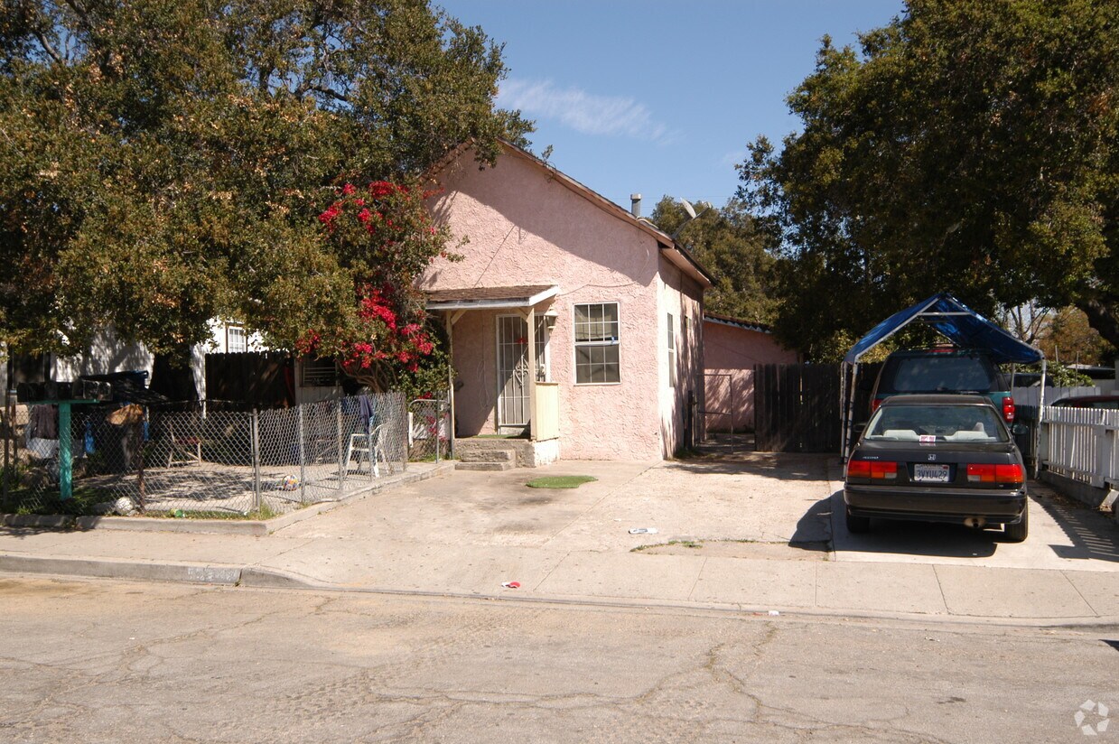 Building Photo - 531 Sycamore St