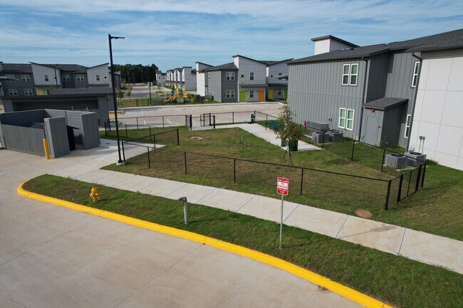 Foto del edificio - The Commons at Ridge and Loop