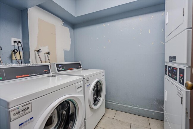 Foto del edificio - 482 NW 165th St