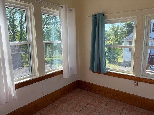 Foto del edificio - 1420 Woodbury Ave