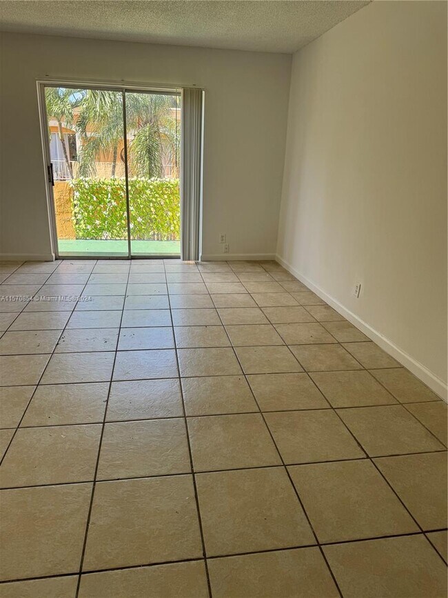 Foto del edificio - 17911 NW 68th Ave