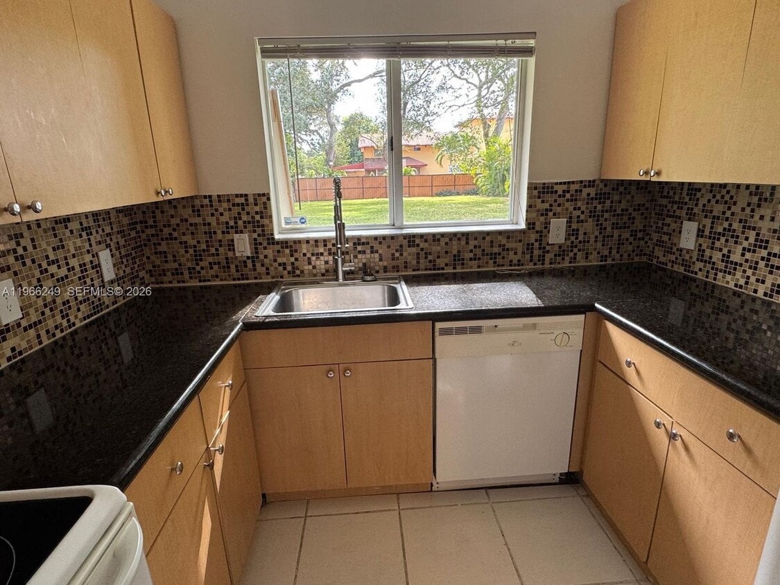 Photo - 2522 NE 184th Terrace 2522, North Miami Beach, FL 33160