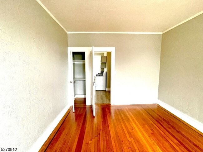 Building Photo - 17 Elwood Pl