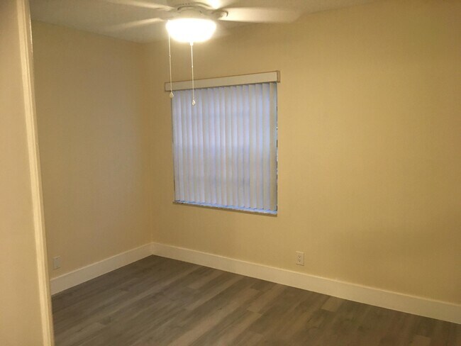 Foto del edificio - 10631 NW 14th St