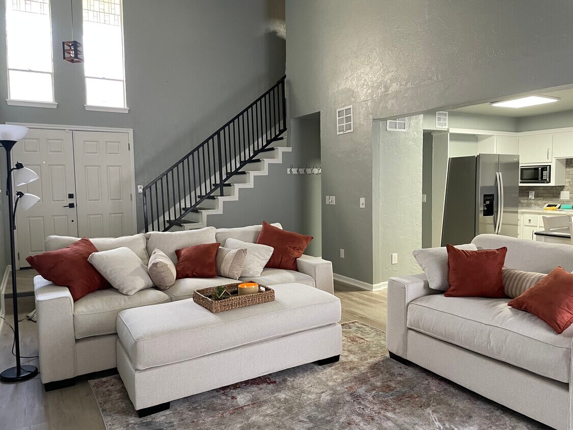 10011 Hefner Village Ter, Oklahoma City, OK 73162 Townhome Rentals in