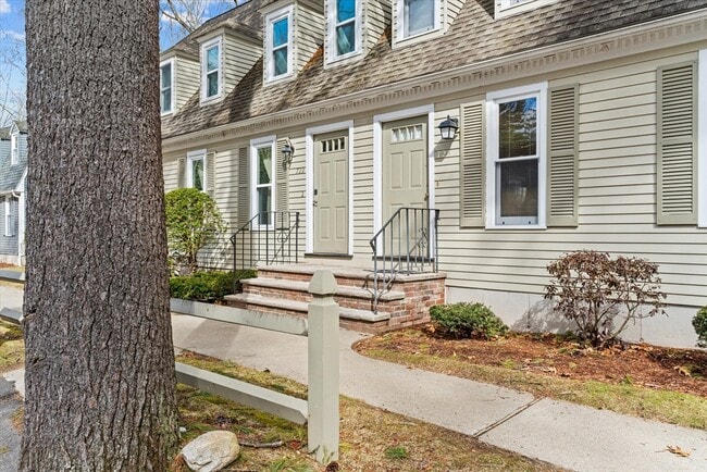 Building Photo - 722 Wellman Ave