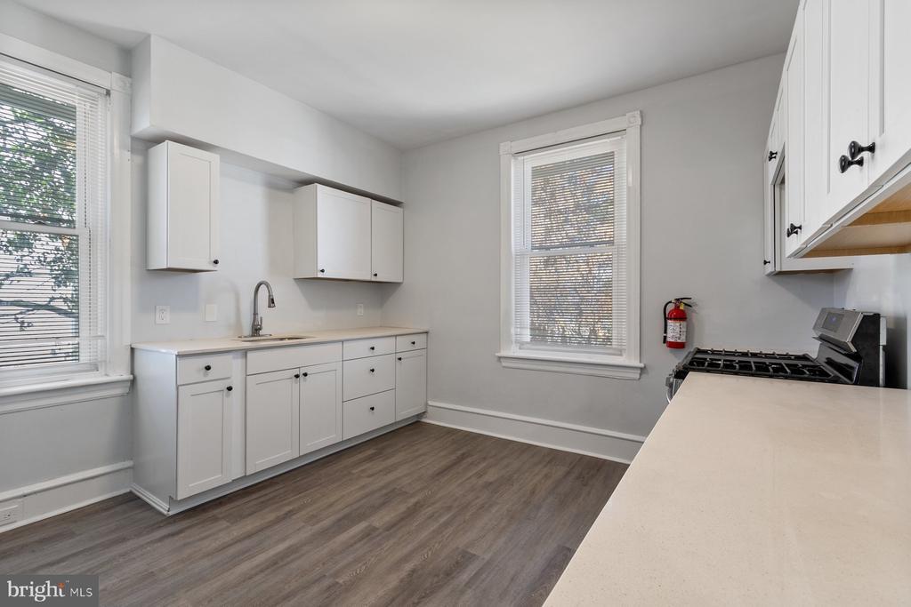 Primary Photo - 38 Curtis Ave