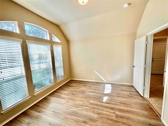 Foto del edificio - 1801 Tall Chief