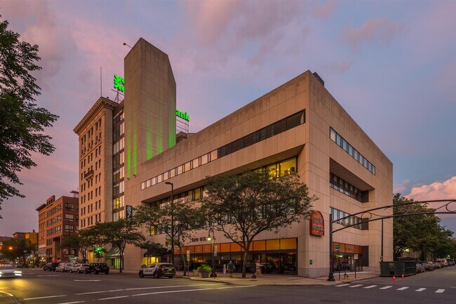 Foto del edificio - 875 Elm St
