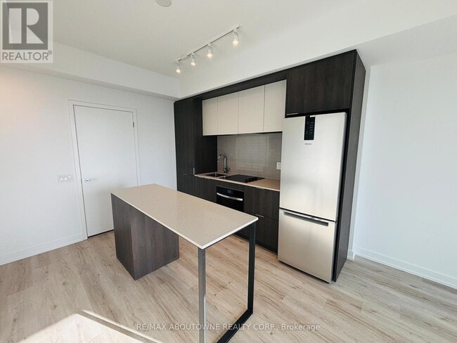 Building Photo - 395 Square One Dr