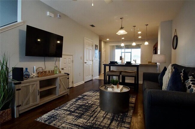 Building Photo - 458 Chelsea Dr