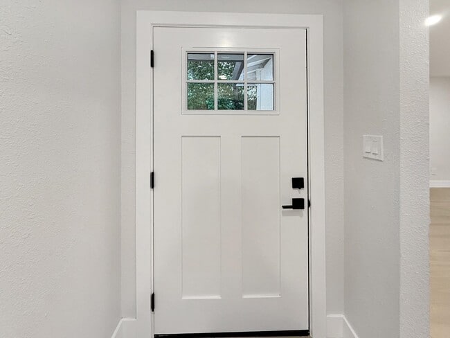 Building Photo - 1158 Jensen Cir