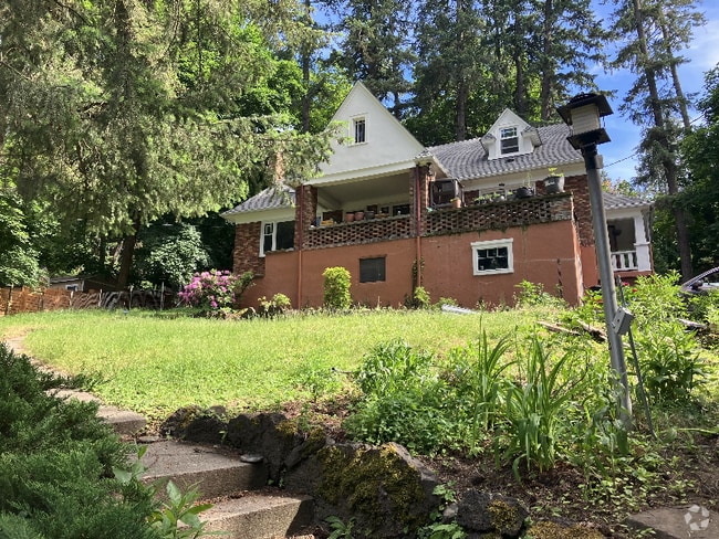 Building Photo - 2028 E 18th Ave