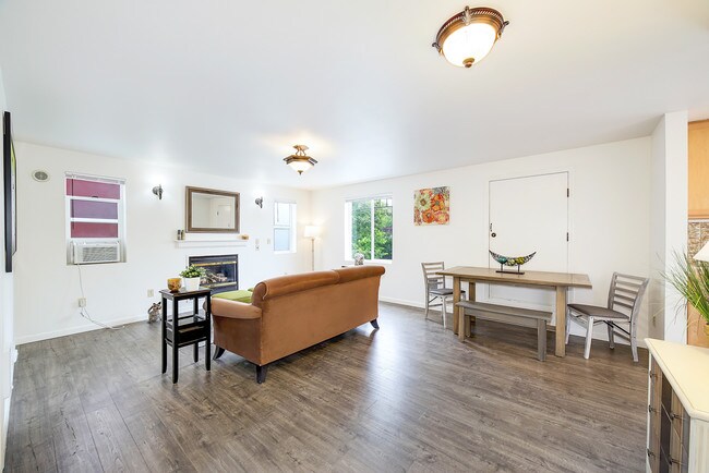Building Photo - 5428 Delridge Way SW