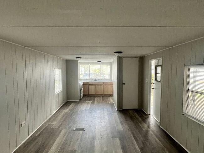 Building Photo - 133 Lakeside Garden Cir