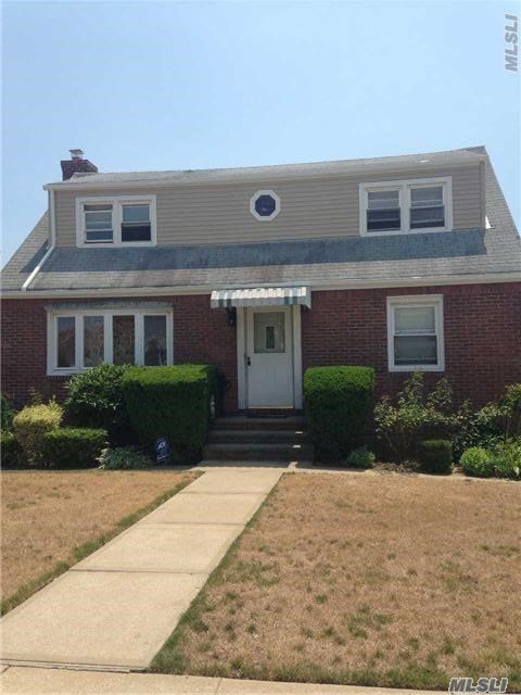 Building Photo - 427 St Luke Pl