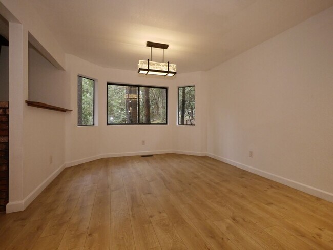 Foto del edificio - 18111 N Meadow Dr