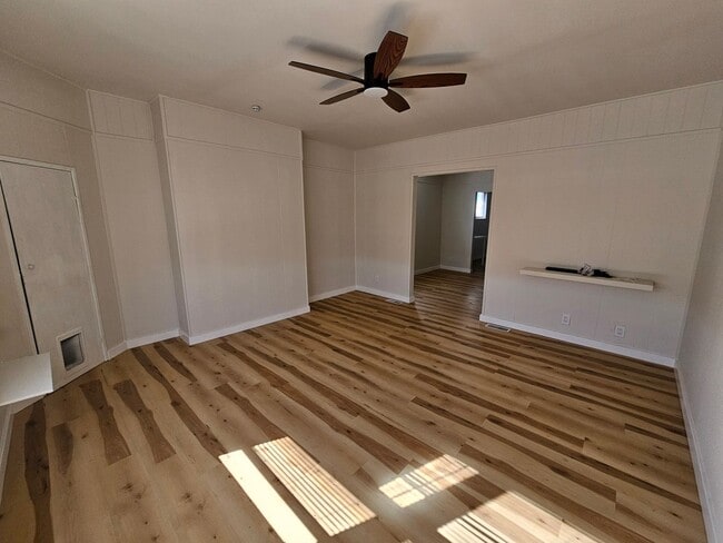 Building Photo - Newly updated 2 bedroom 1 bath apartment f...