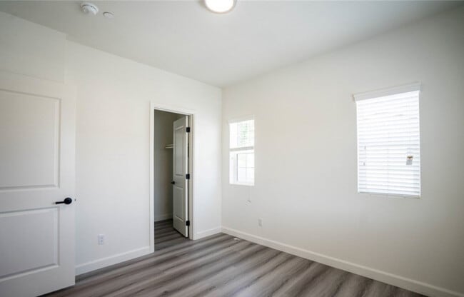 Building Photo - 1351 Point Loma Pl
