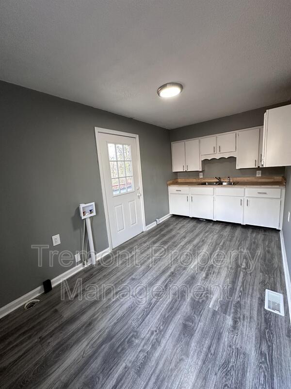 Foto del edificio - 4008 Lightfoot Mill Rd