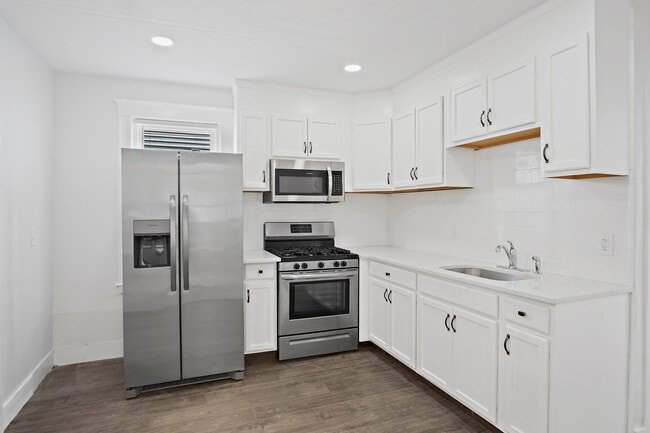 Building Photo - 65 Whitten St