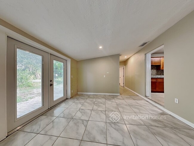 Building Photo - 8009 Somerset Ln