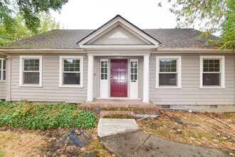 Building Photo - 2334 Augusta St