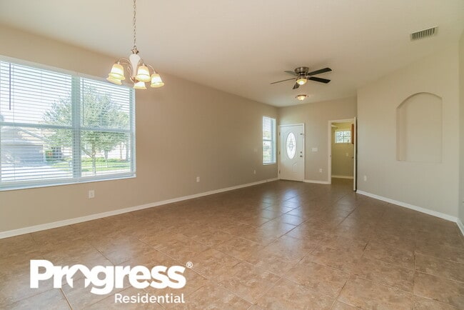 Foto del edificio - 8301 Deerland Bluff Ln